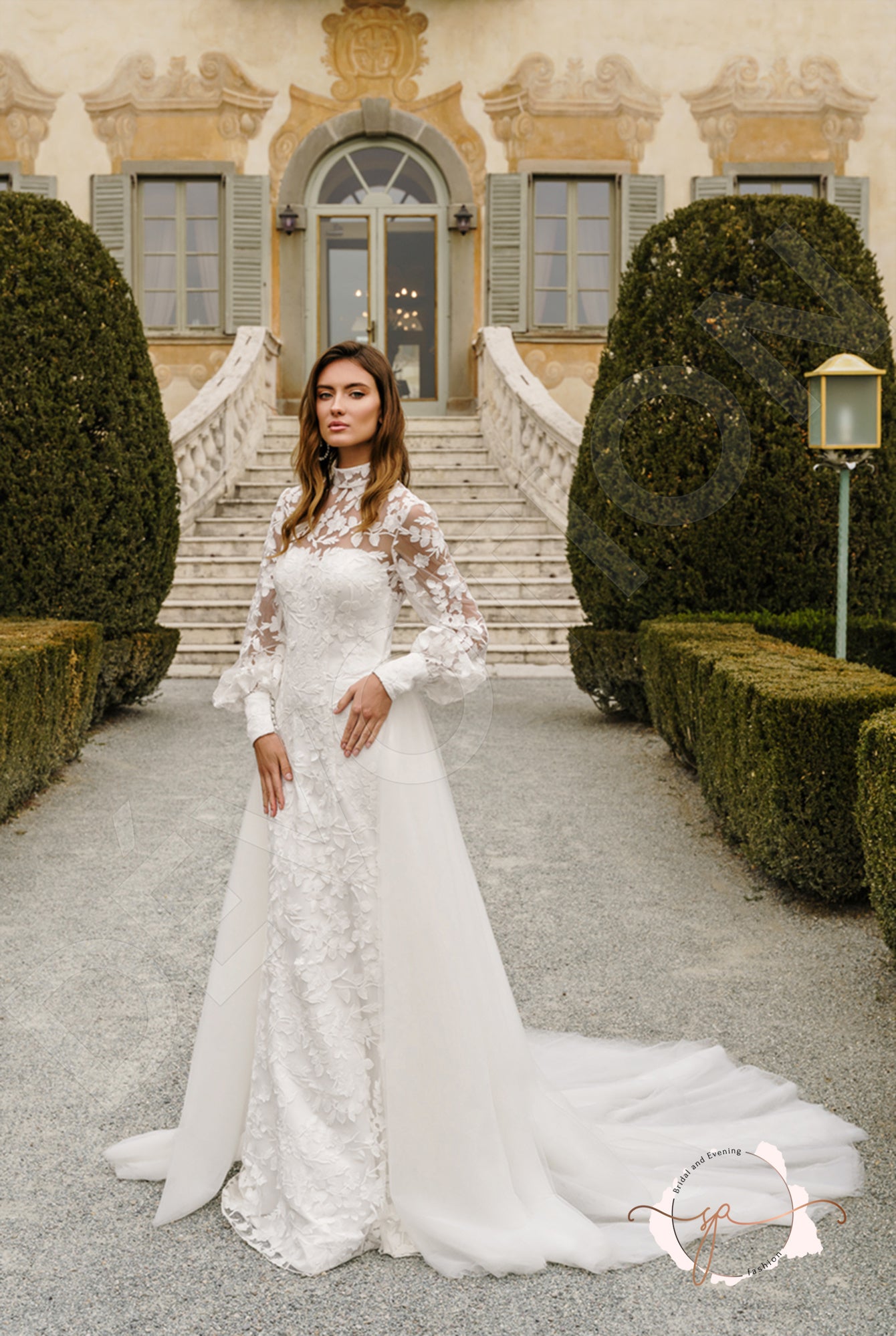 Versatile Wedding Dress With Detachable Train and Sleeves