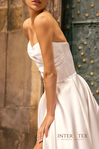 Dervia A-line Straight across Milk Wedding dress