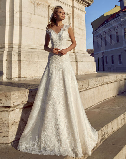 Tarinia Open back A-line Sleeveless Wedding Dress Front