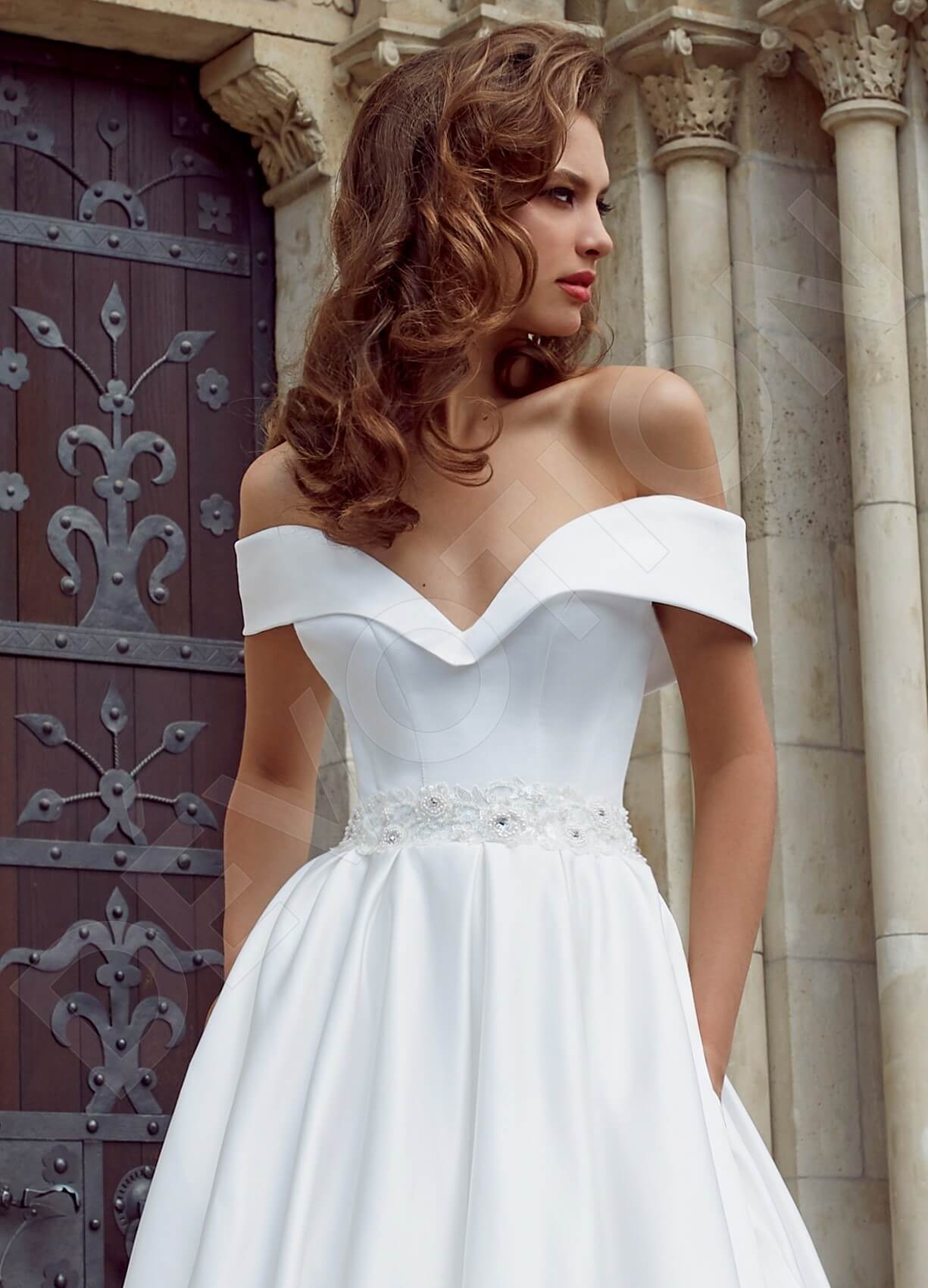 Gia A-line Off-shoulder/Drop shoulders White Wedding dress