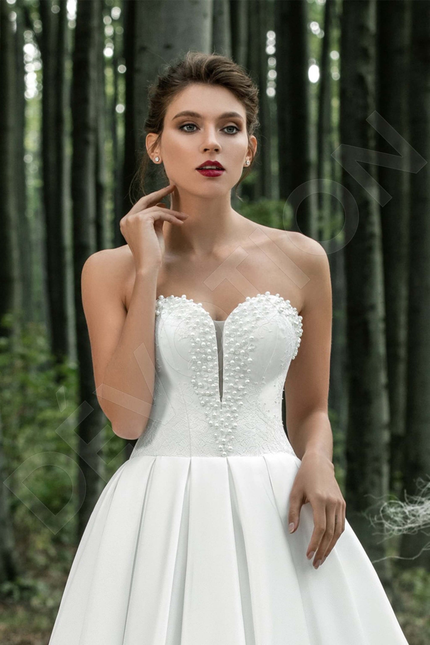 Branwen Open back A-line Strapless Wedding Dress 3