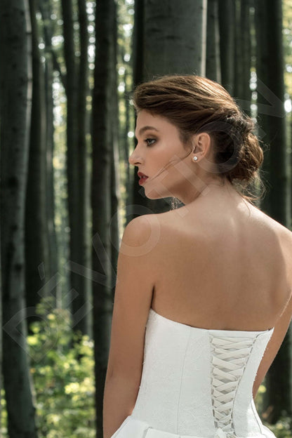 Branwen Open back A-line Strapless Wedding Dress 6