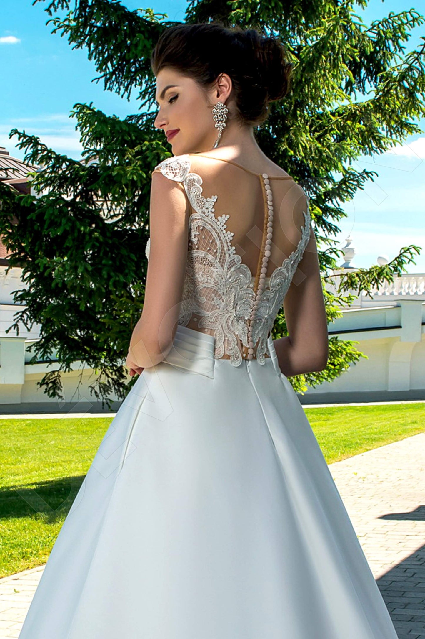Fila Illusion back A-line Sleeveless Wedding Dress 5