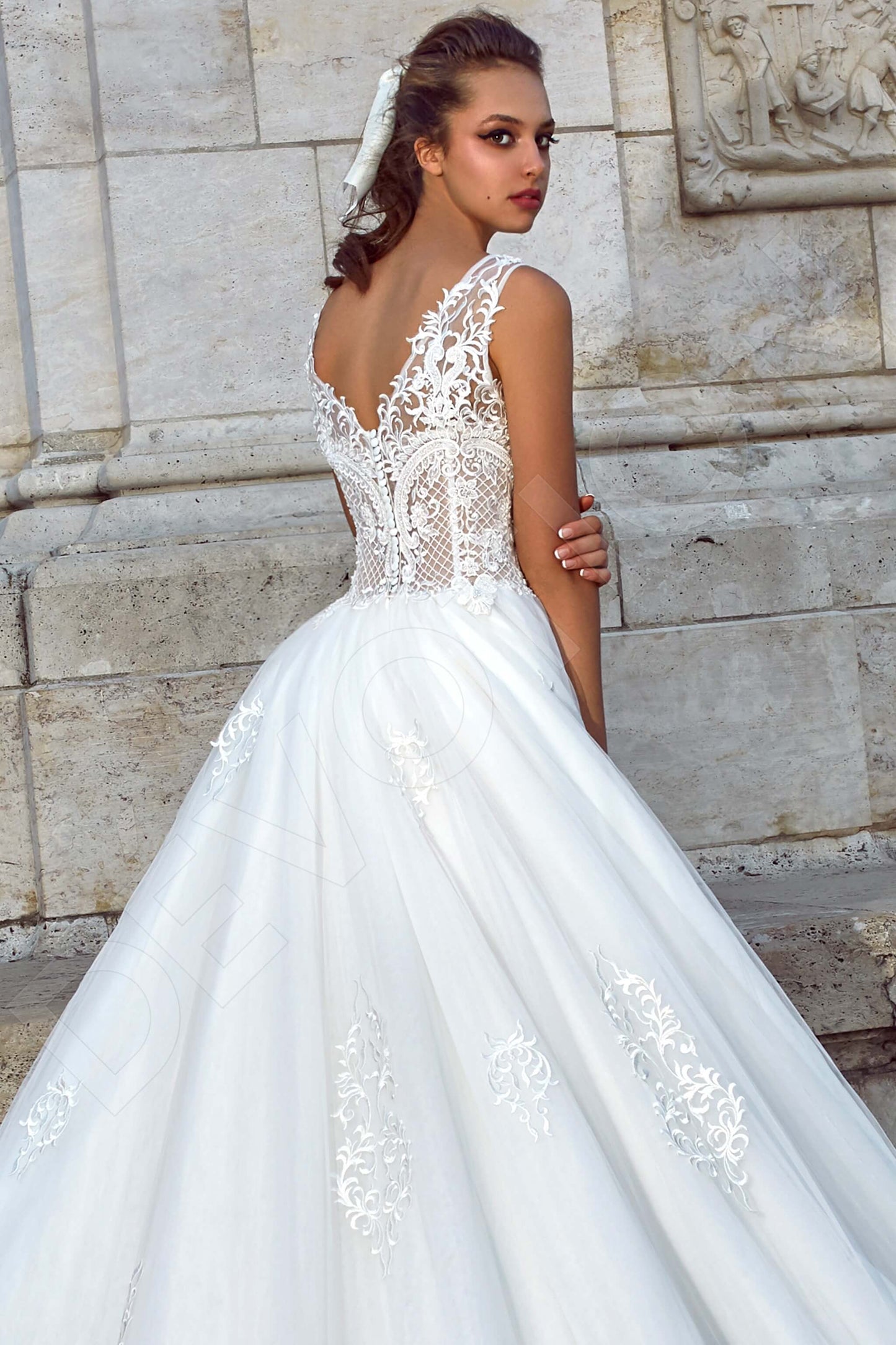 Maurinia Open back A-line Sleeveless Wedding Dress 3