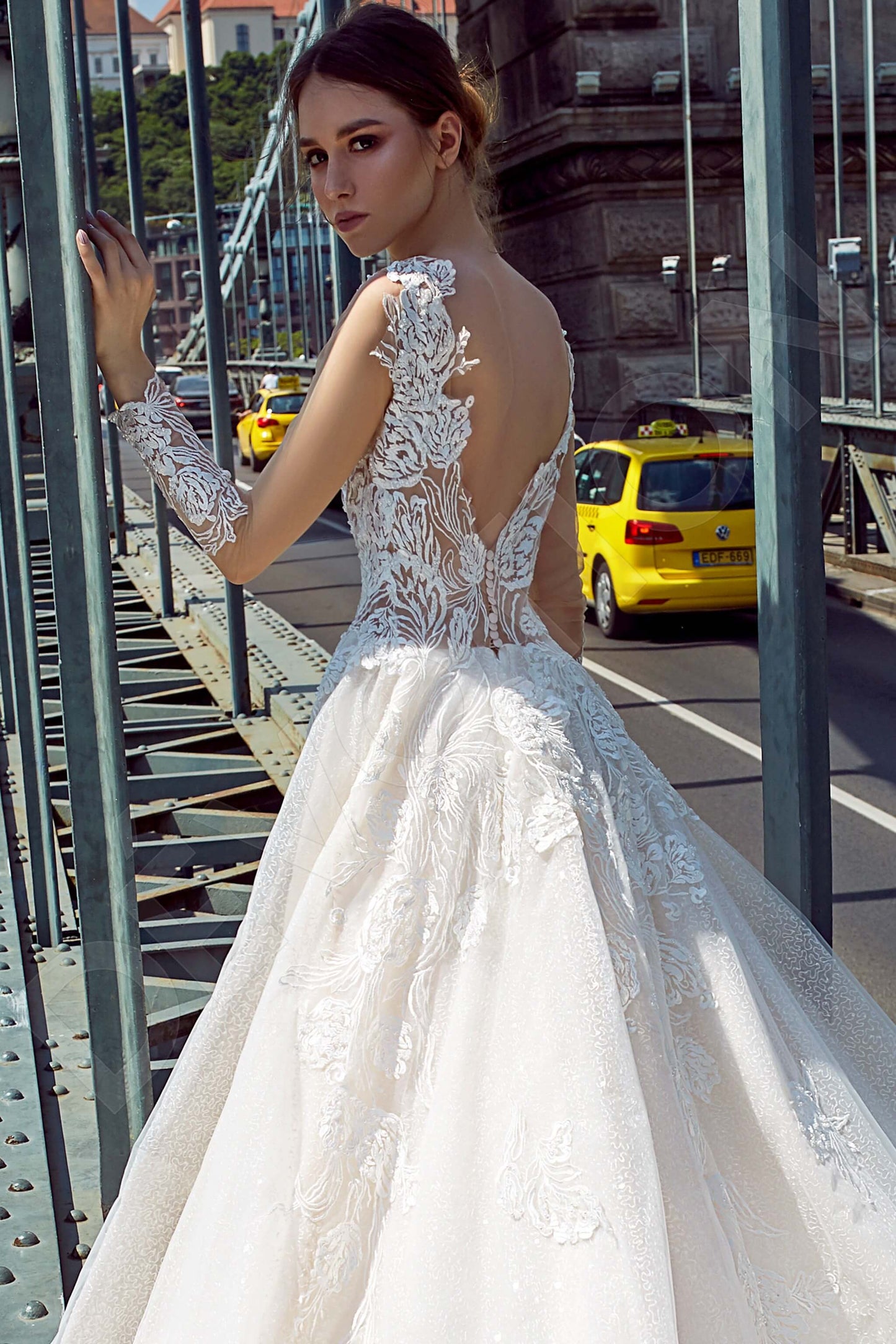 Naretta Open back A-line Long sleeve Wedding Dress 4