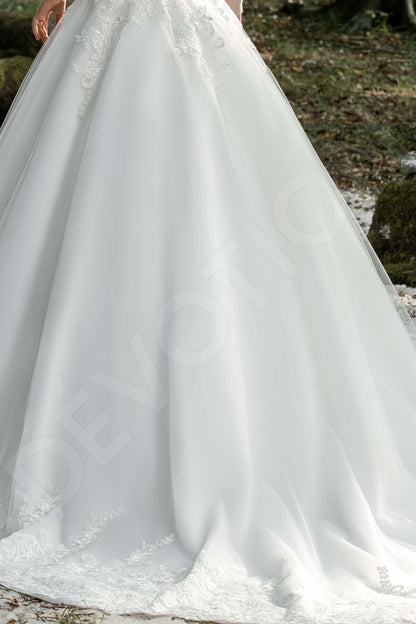 Jezebelle Full back Princess/Ball Gown 3/4 sleeve Wedding Dress 6