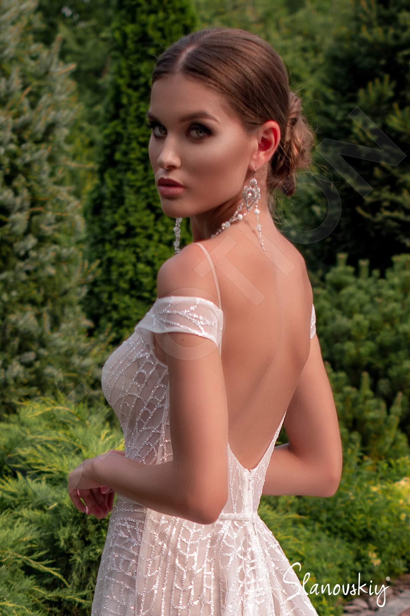 Afsaneh Open back A-line Sleeveless Wedding Dress 4