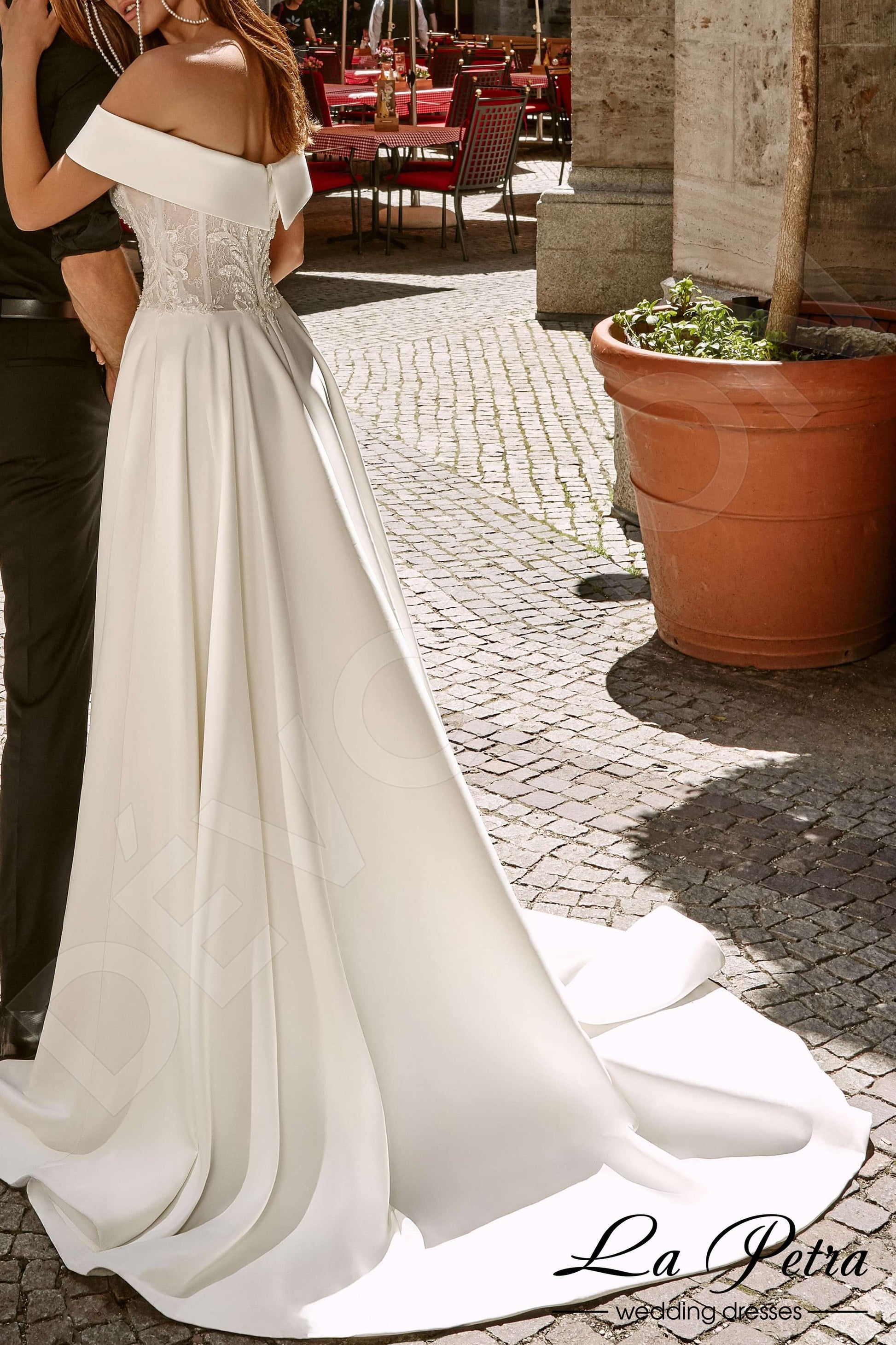 Areta A-line Off-shoulder/Drop shoulders Milk Wedding dress