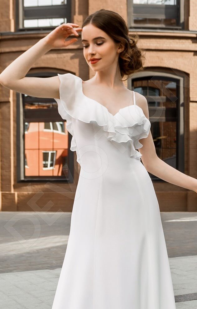 Yunaesa Open back A-line Short/ Cap sleeve Wedding Dress 4