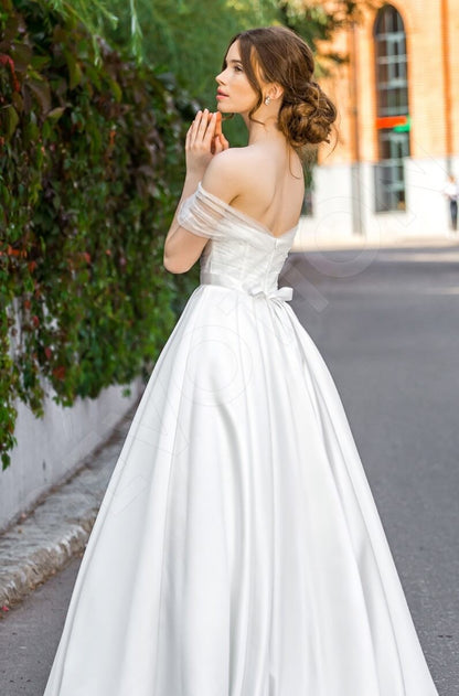 Yatokya Open back A-line Short/ Cap sleeve Wedding Dress 3