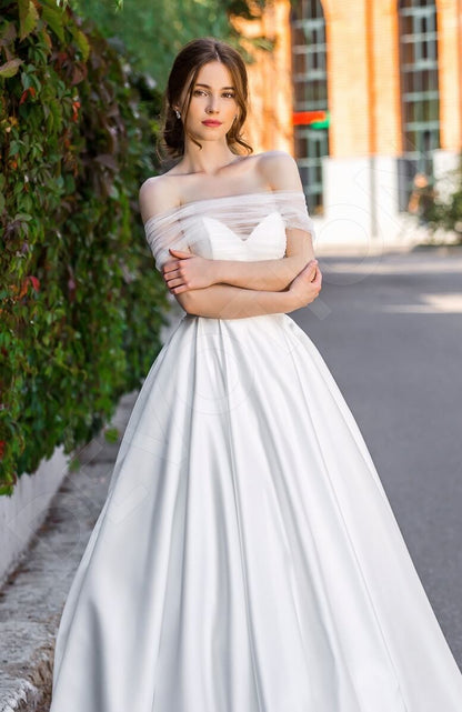 Yatokya Open back A-line Short/ Cap sleeve Wedding Dress 2