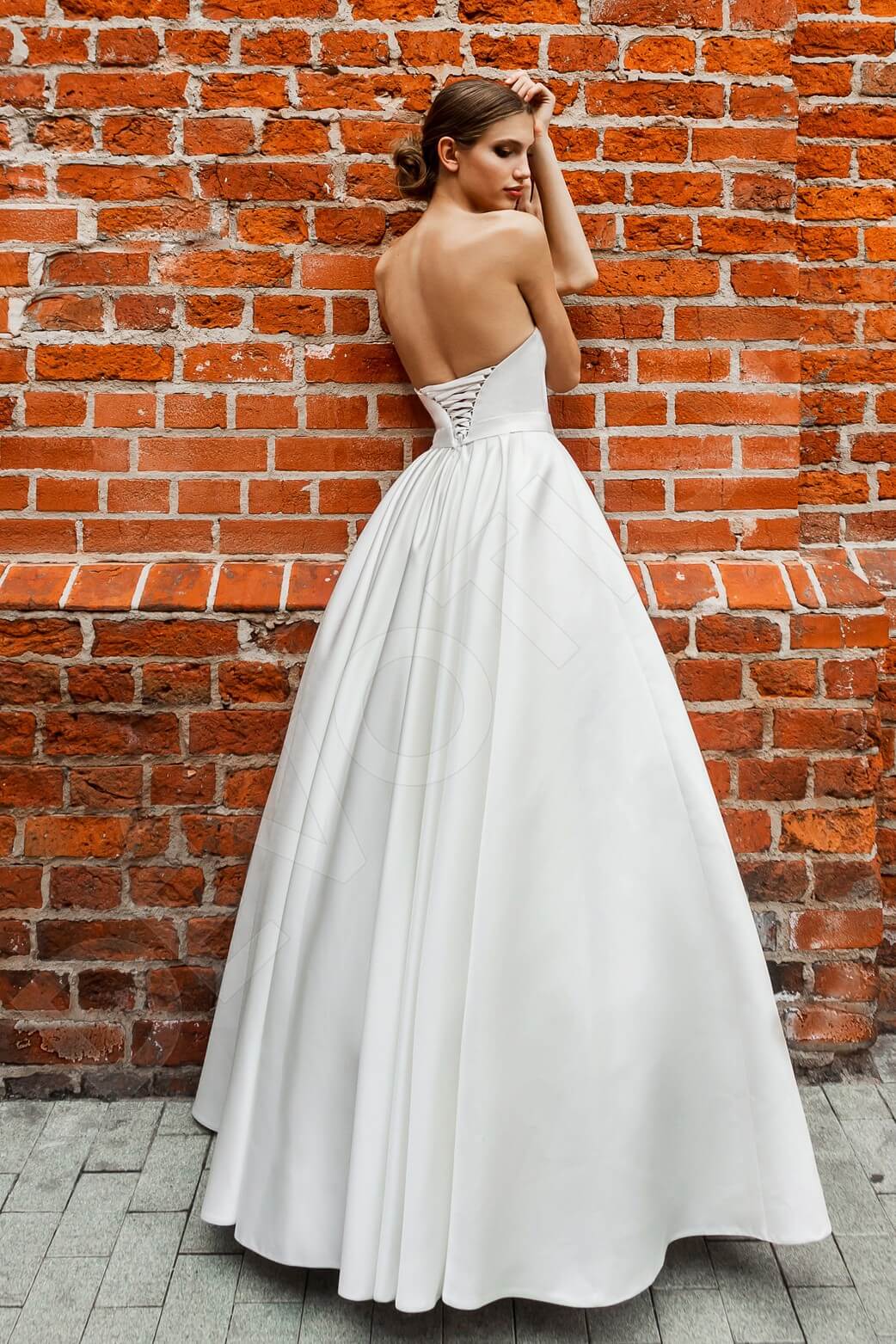 Artimo Open back A-line Strapless Wedding Dress Back