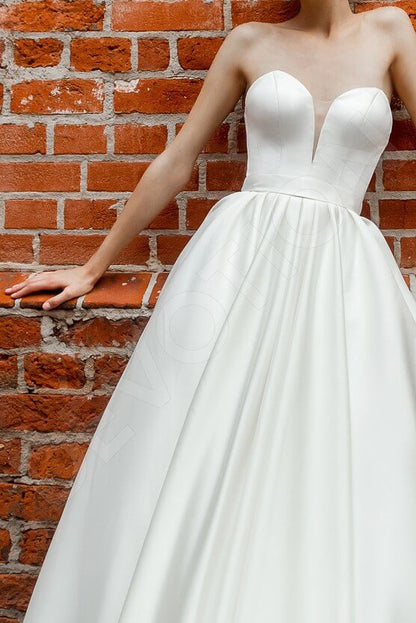 Artimo Open back A-line Strapless Wedding Dress 2