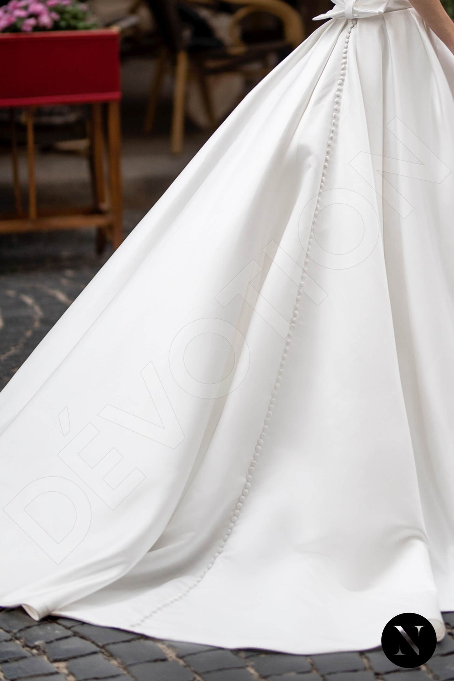 Solenne Open back A-line Strapless Wedding Dress 5