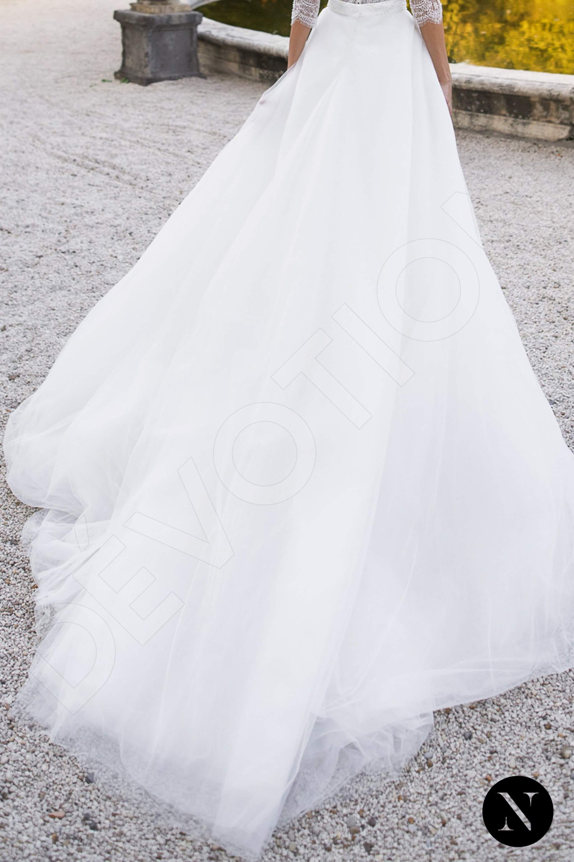 Iris Sheath/Column High neck Milk Wedding dress