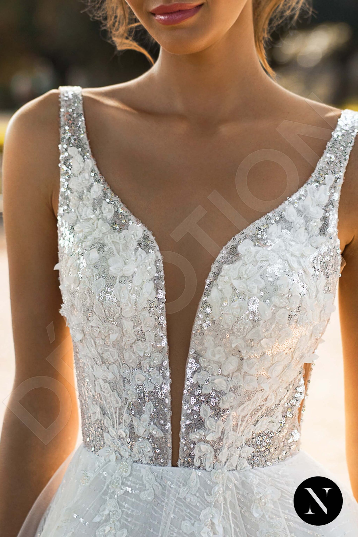 Nerea Full back A-line Sleeveless Wedding Dress 3