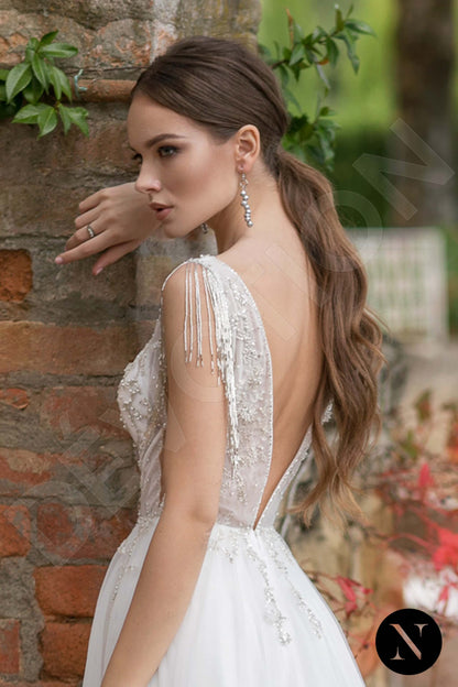 Clover Open back A-line Sleeveless Wedding Dress 3