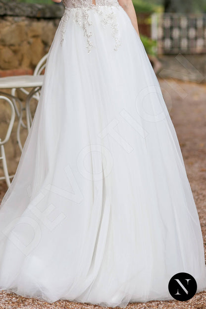 Clover Open back A-line Sleeveless Wedding Dress 5