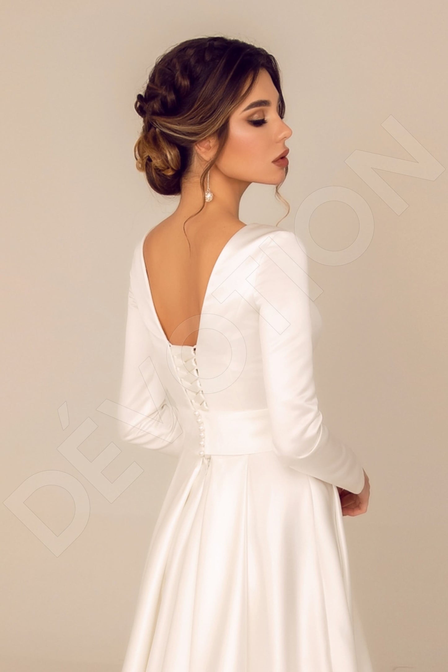 Zoyana Open back A-line Long sleeve Wedding Dress 5