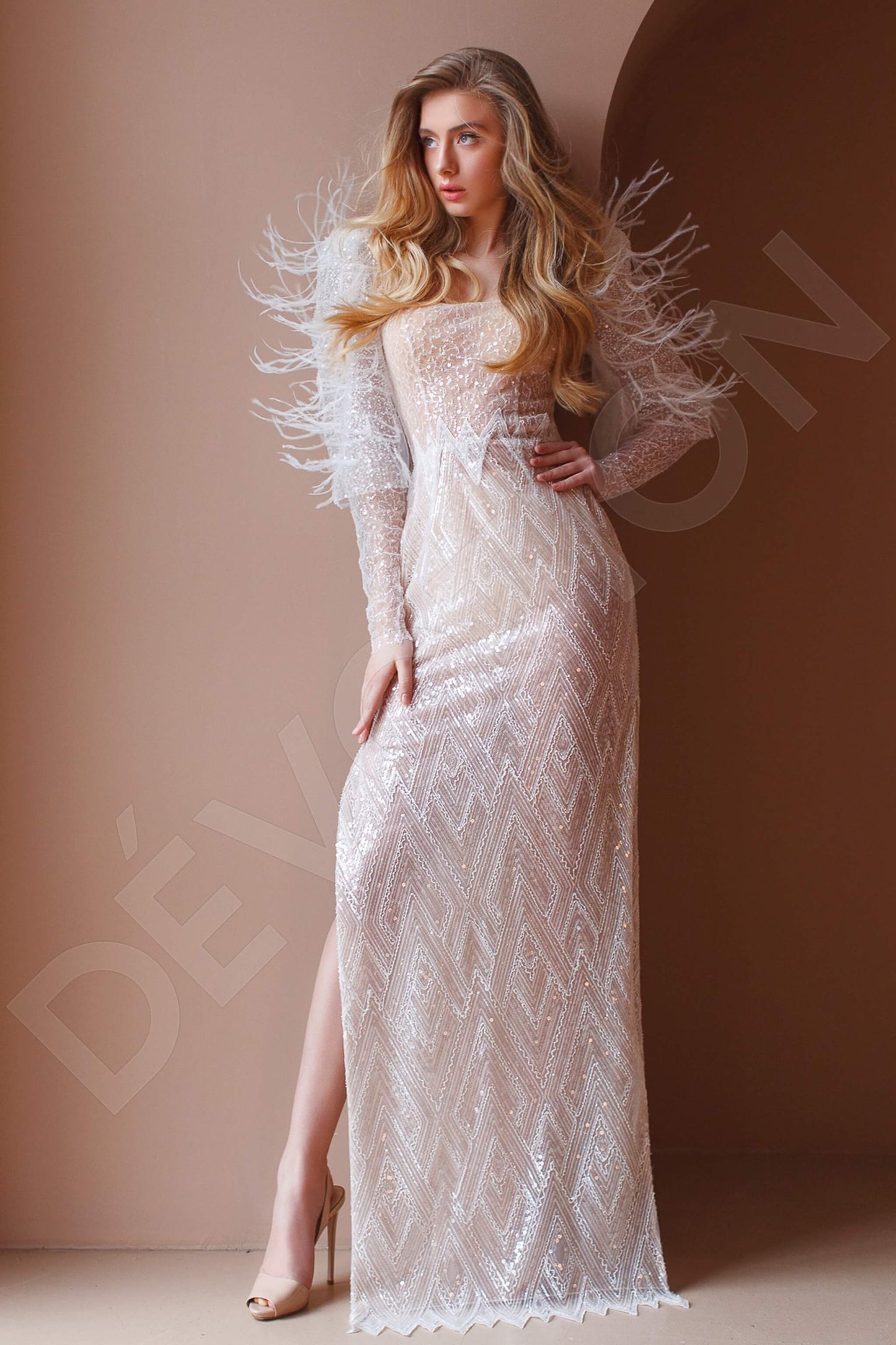 Dia Full back Sheath/Column Long sleeve Wedding Dress Front