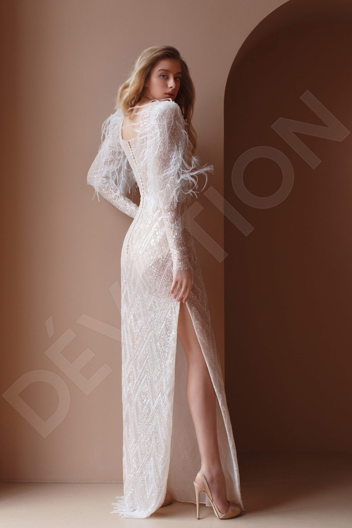 Dia Full back Sheath/Column Long sleeve Wedding Dress Back