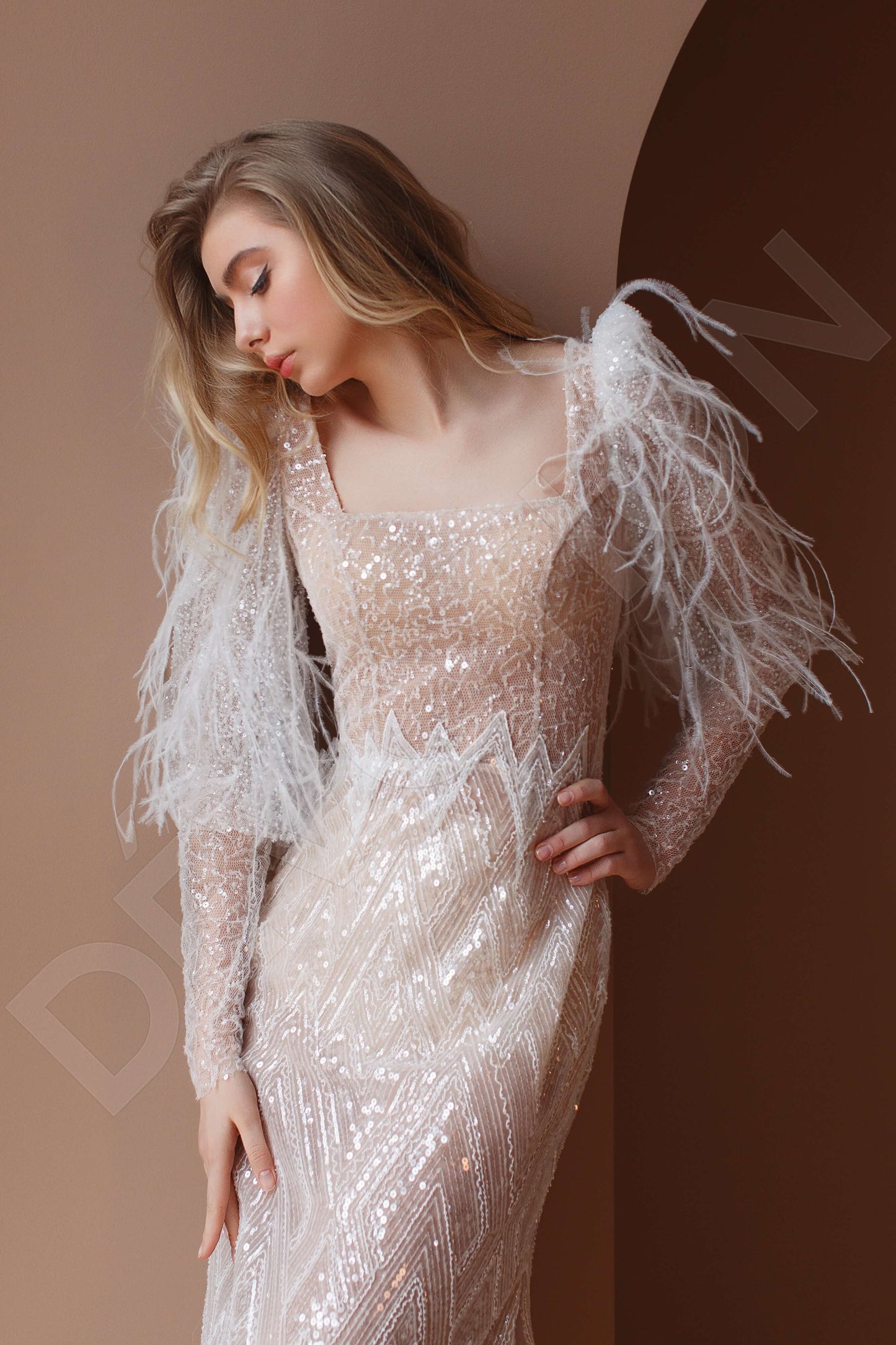 Dia Full back Sheath/Column Long sleeve Wedding Dress 3