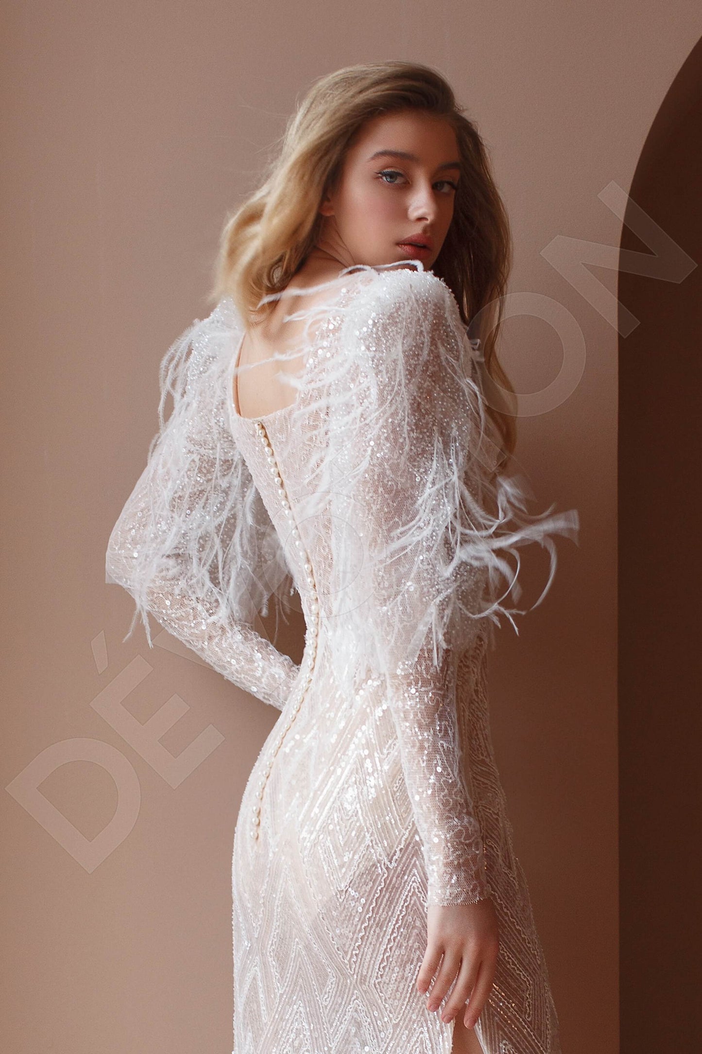 Dia Full back Sheath/Column Long sleeve Wedding Dress 4