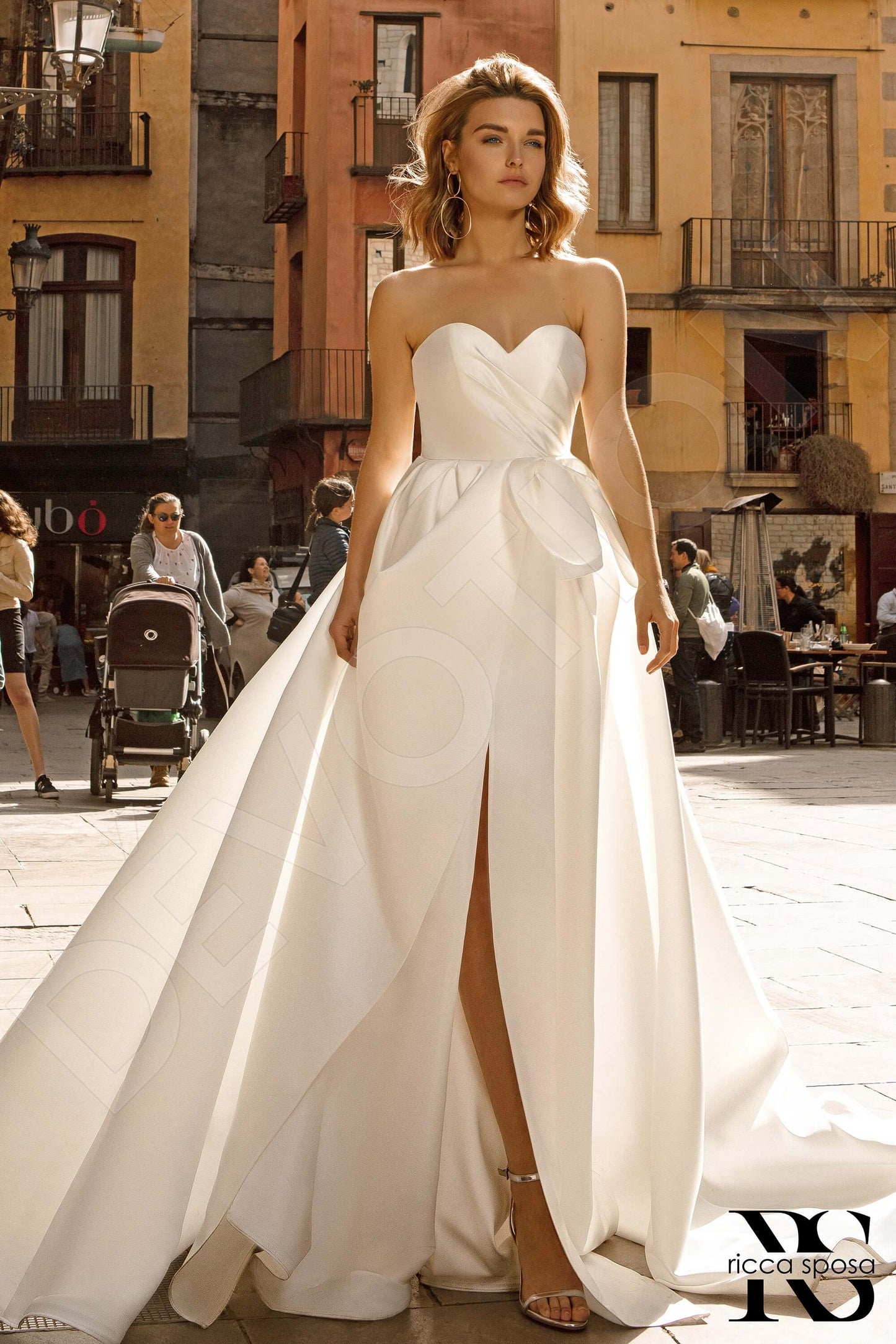 Junaj Open back A-line Strapless Wedding Dress Front