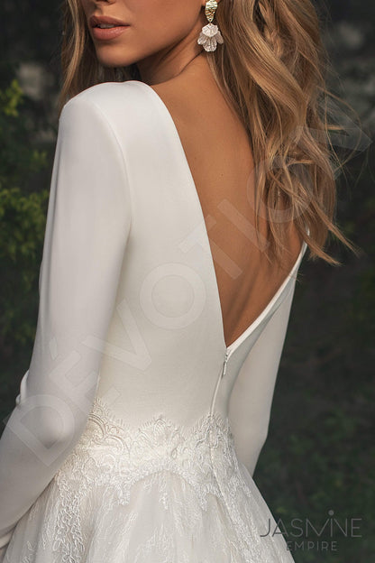Vitalina Open back A-line Long sleeve Wedding Dress 4