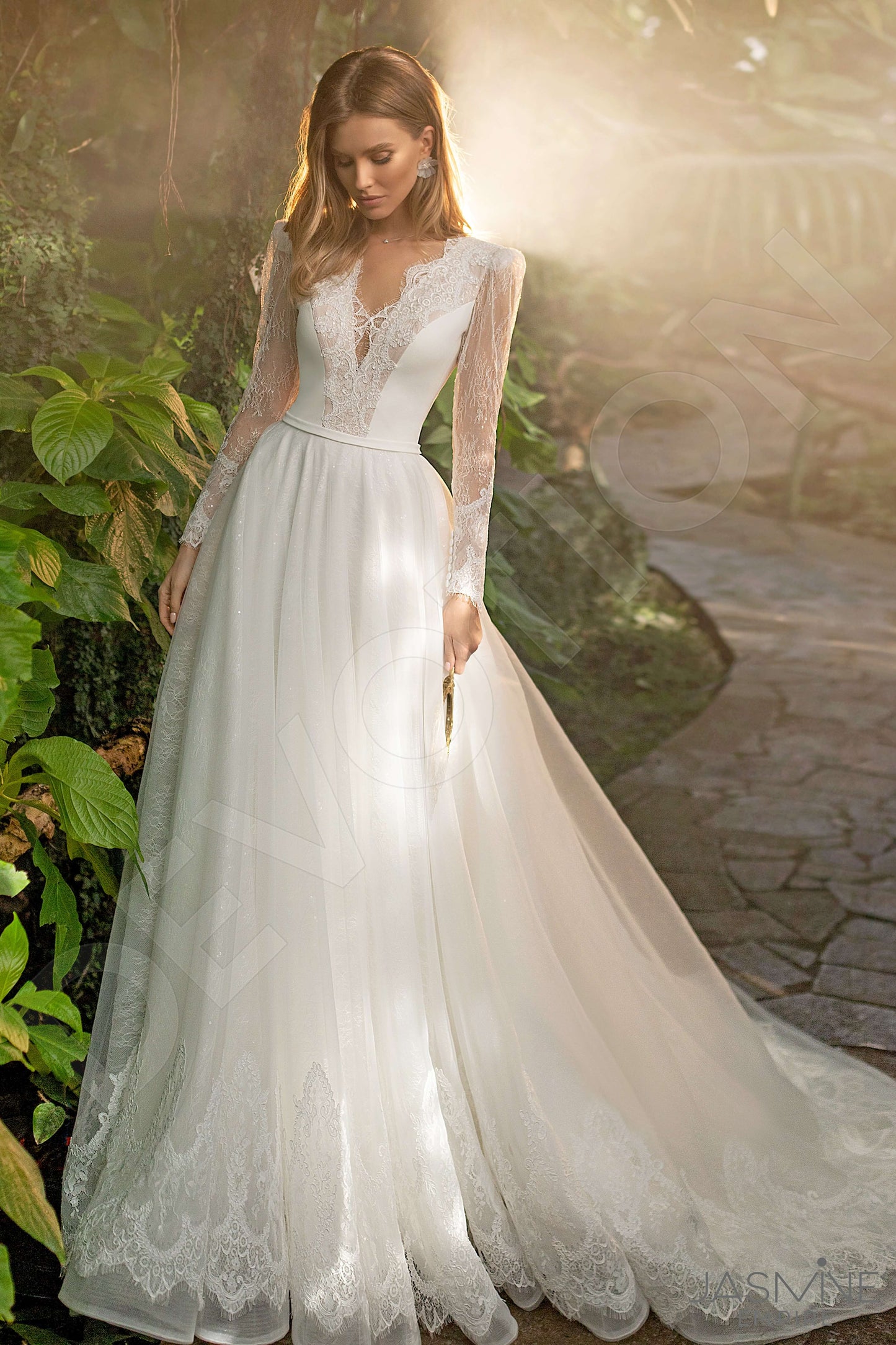 Ara Open back A-line Long sleeve Wedding Dress Front