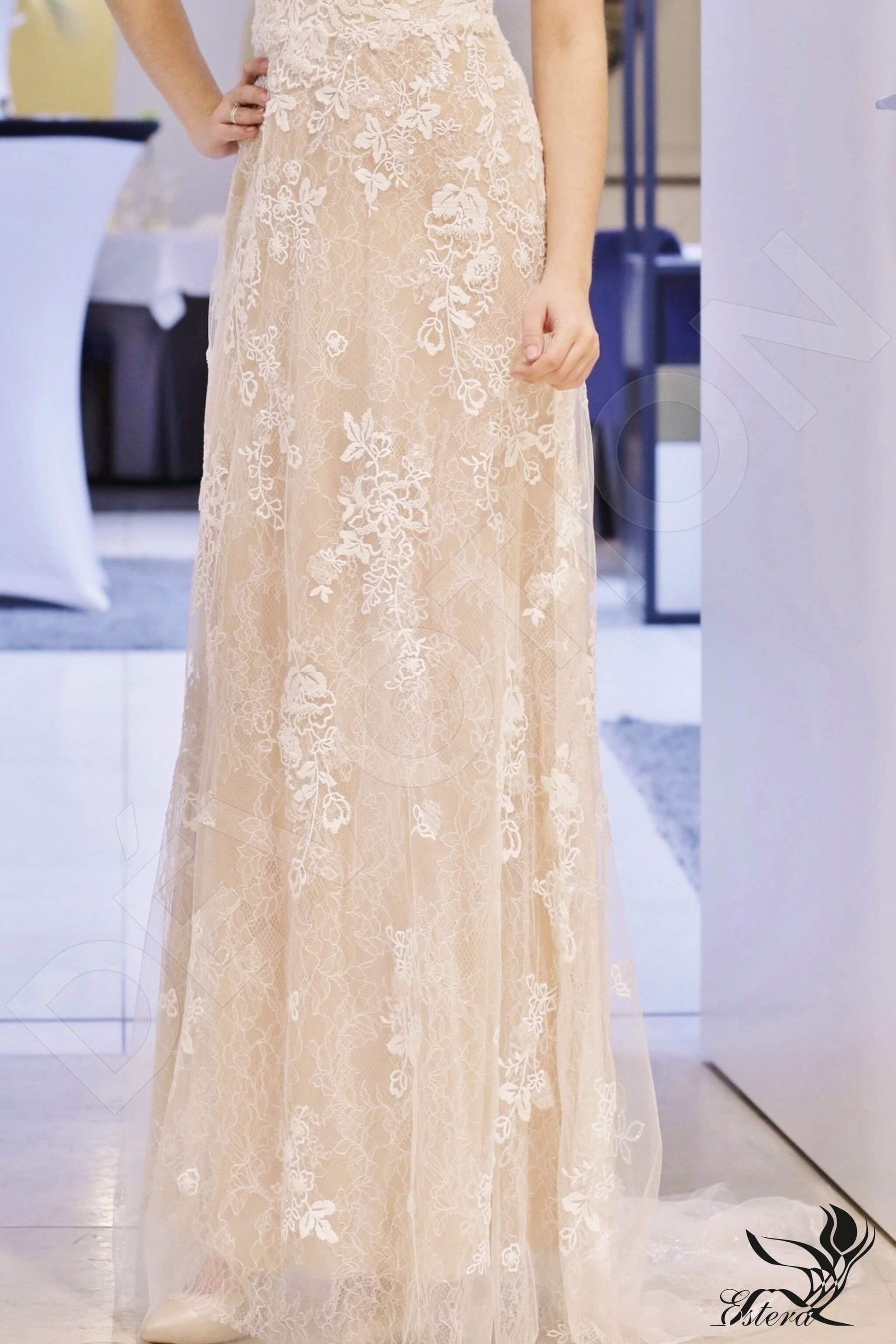 Anisa Sheath/Column V-neck Ivory Peach Wedding dress