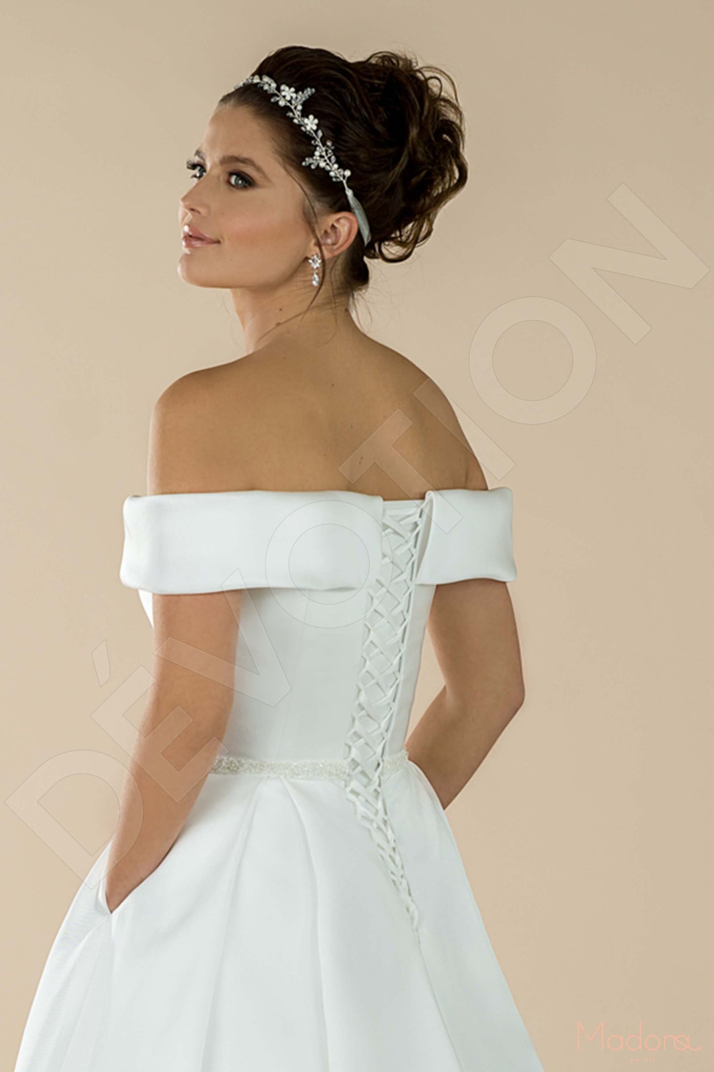 Amonna Open back A-line Sleeveless Wedding Dress 3