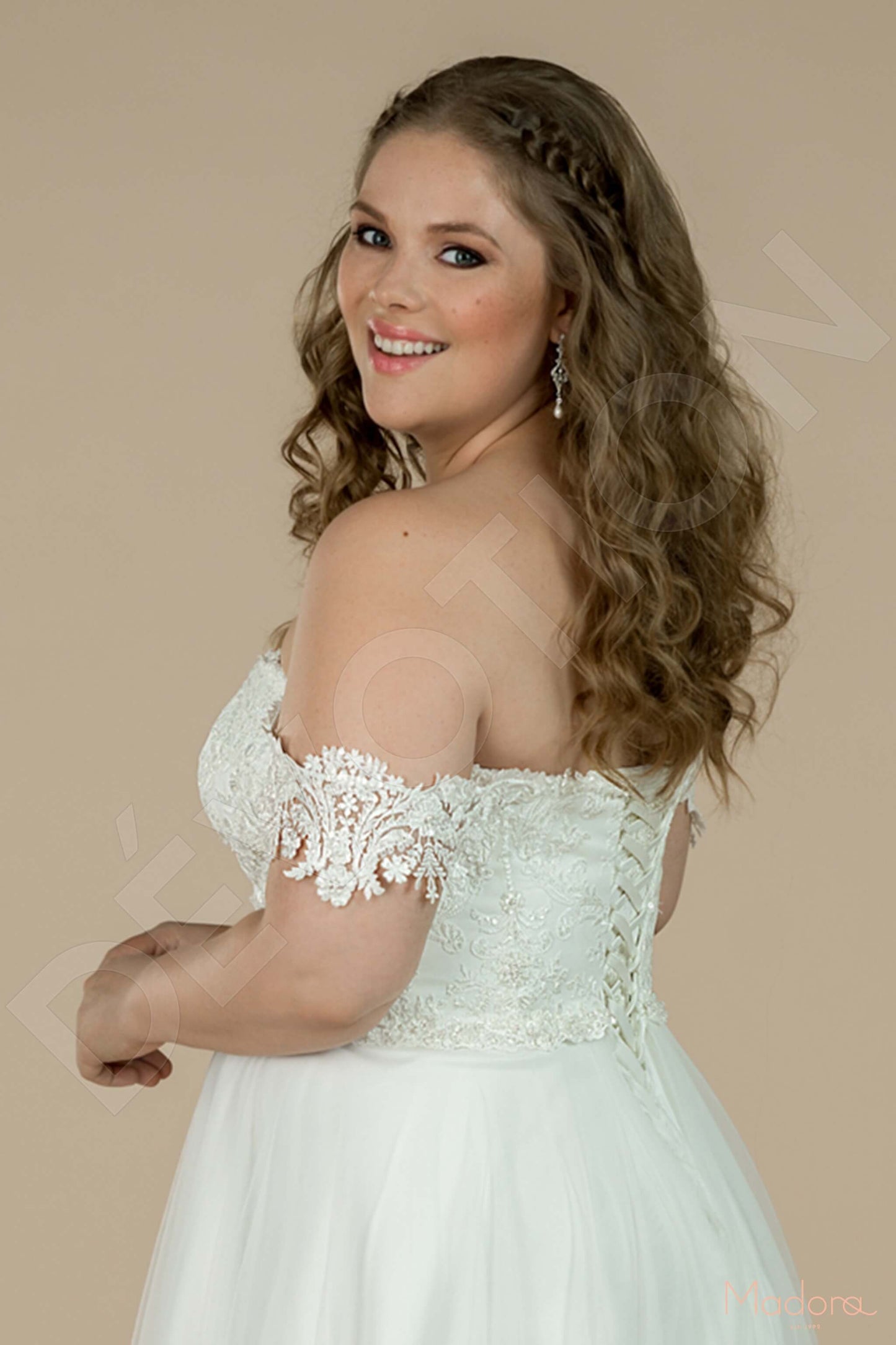 Begonna Open back A-line Straps Wedding Dress 3