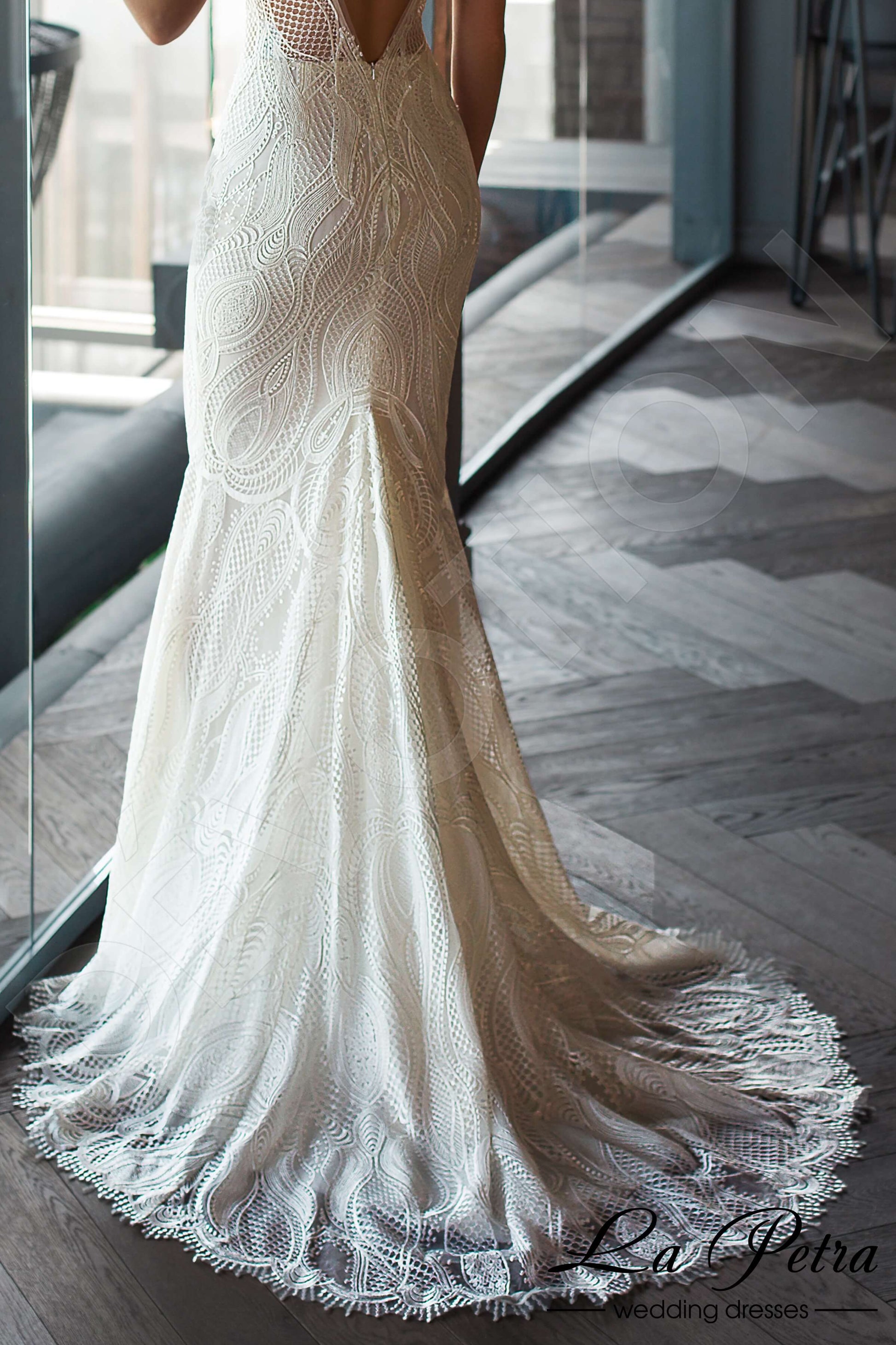 Altina Sheath/Column V-neck Milk Wedding dress