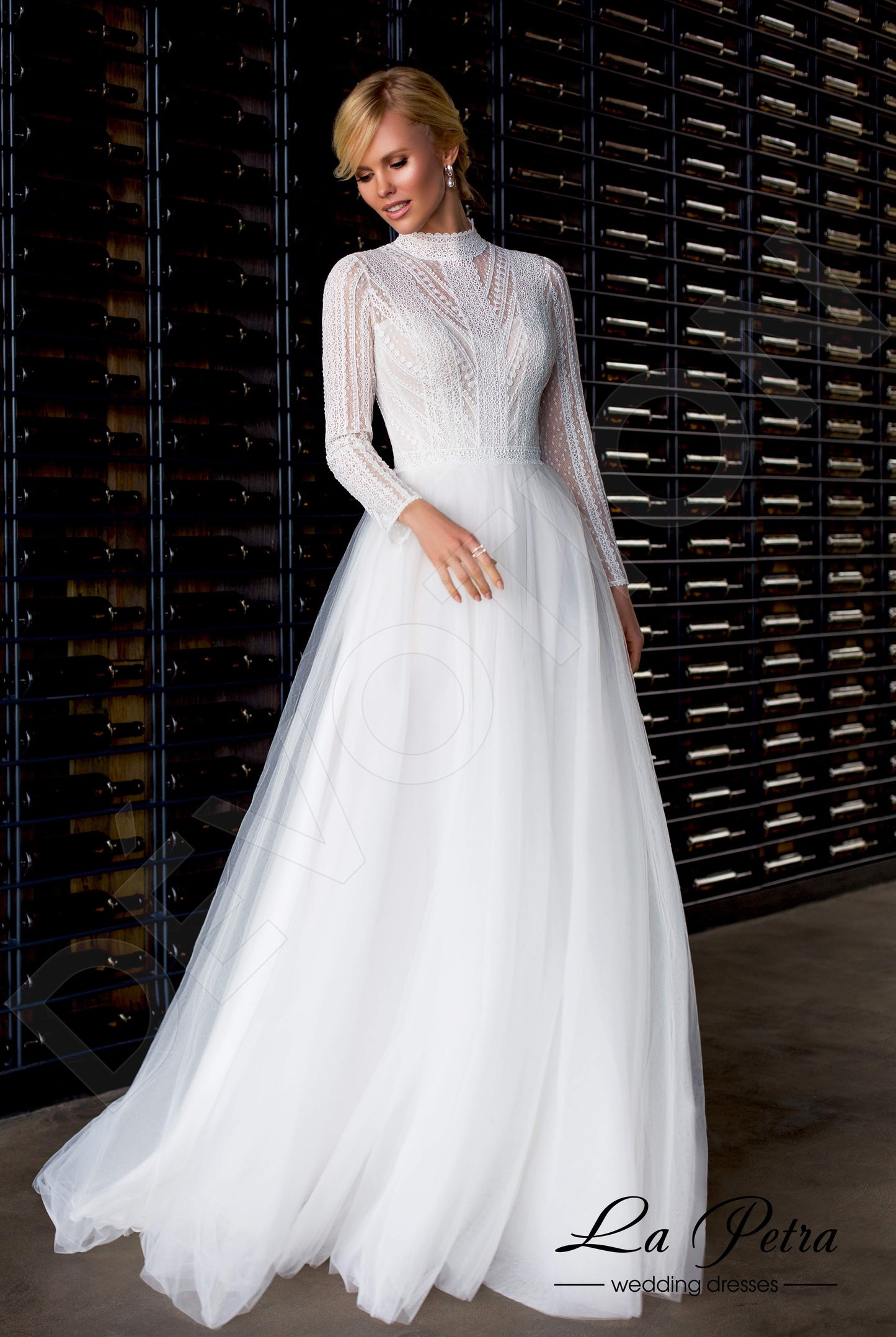 Leina Full back A-line Long sleeve Wedding Dress Front