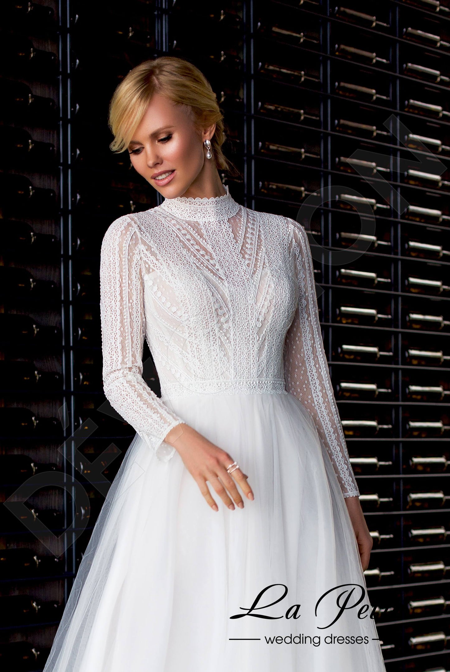 Leina Full back A-line Long sleeve Wedding Dress 2