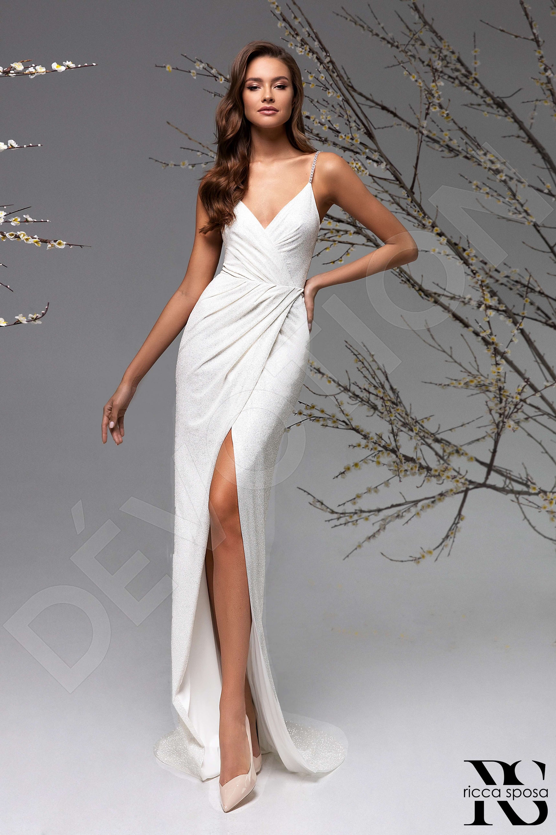 Simonica Sheath / Column V-neck Ivory Wedding Dress