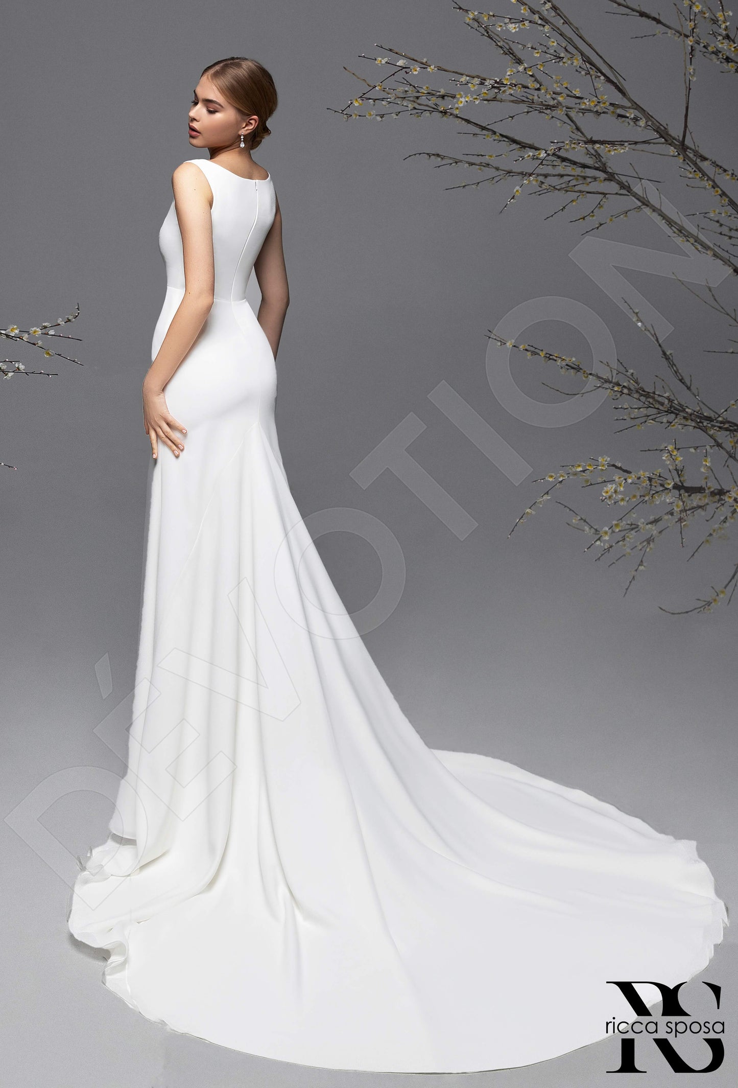 Laura Full back Sheath/Column Sleeveless Wedding Dress 4