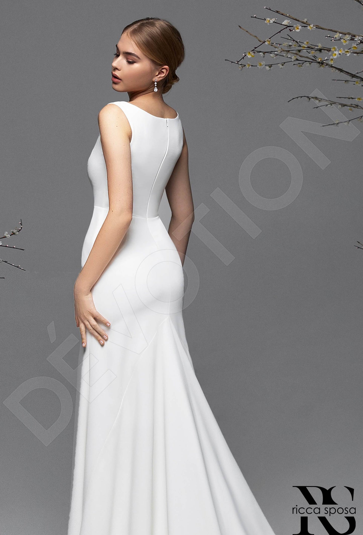 Laura Full back Sheath/Column Sleeveless Wedding Dress 5