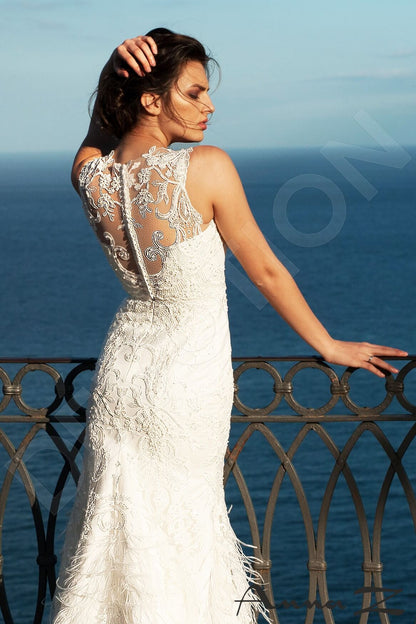 Mavritana Full back Sheath/Column Sleeveless Wedding Dress 10