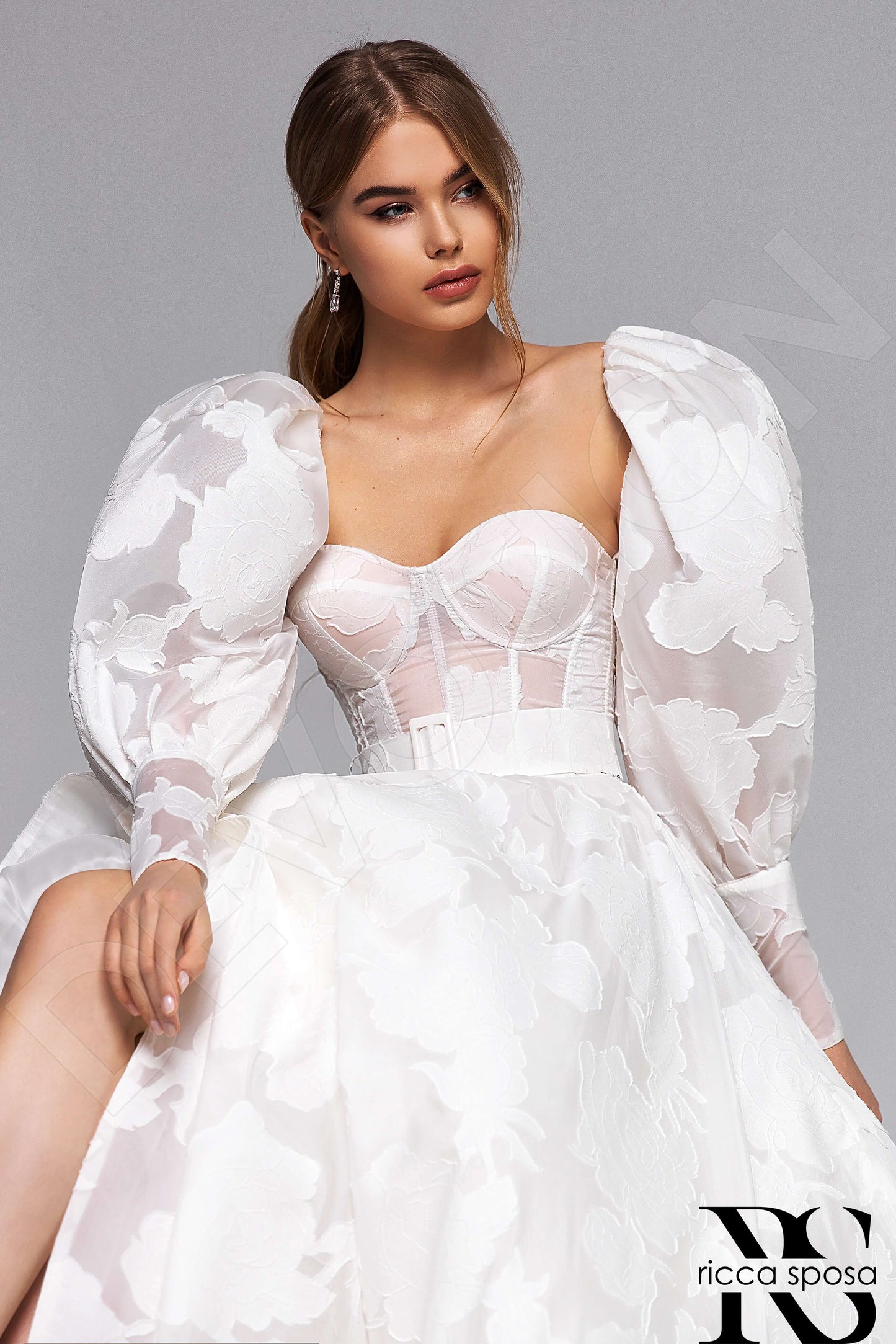 Dalia Open back A-line Detachable sleeves Wedding Dress 3