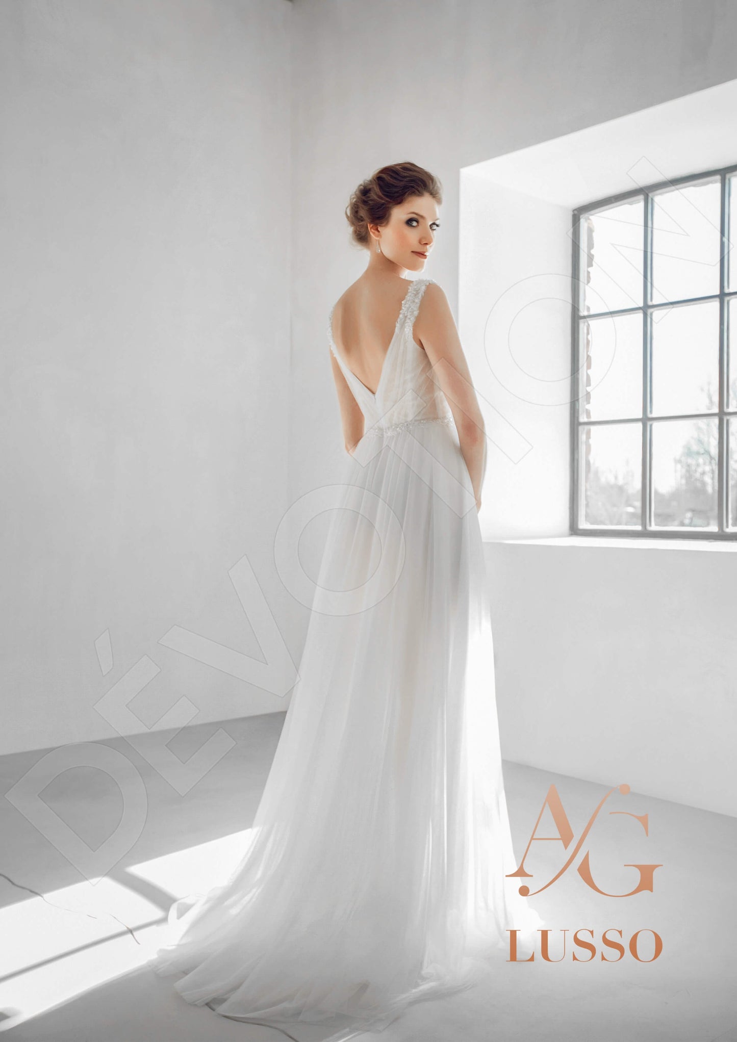 Chloelini Open back Sheath/Column Sleeveless Wedding Dress Back