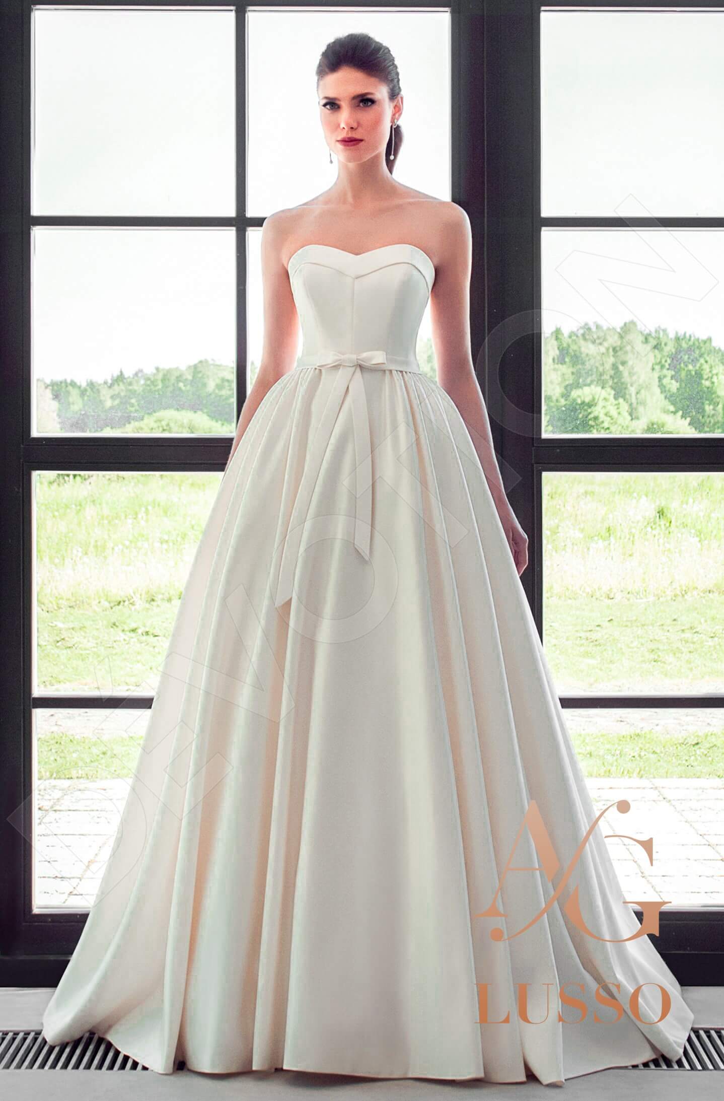 Scarlettia Open back A-line Sleeveless Wedding Dress Front