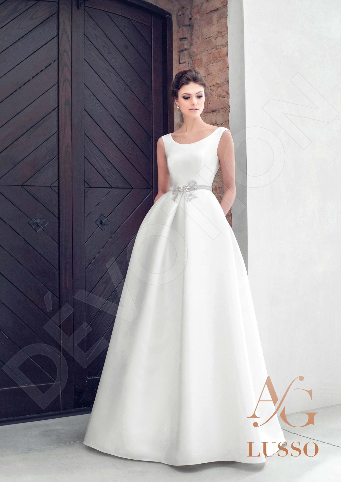 Sophily Open back A-line Sleeveless Wedding Dress 4