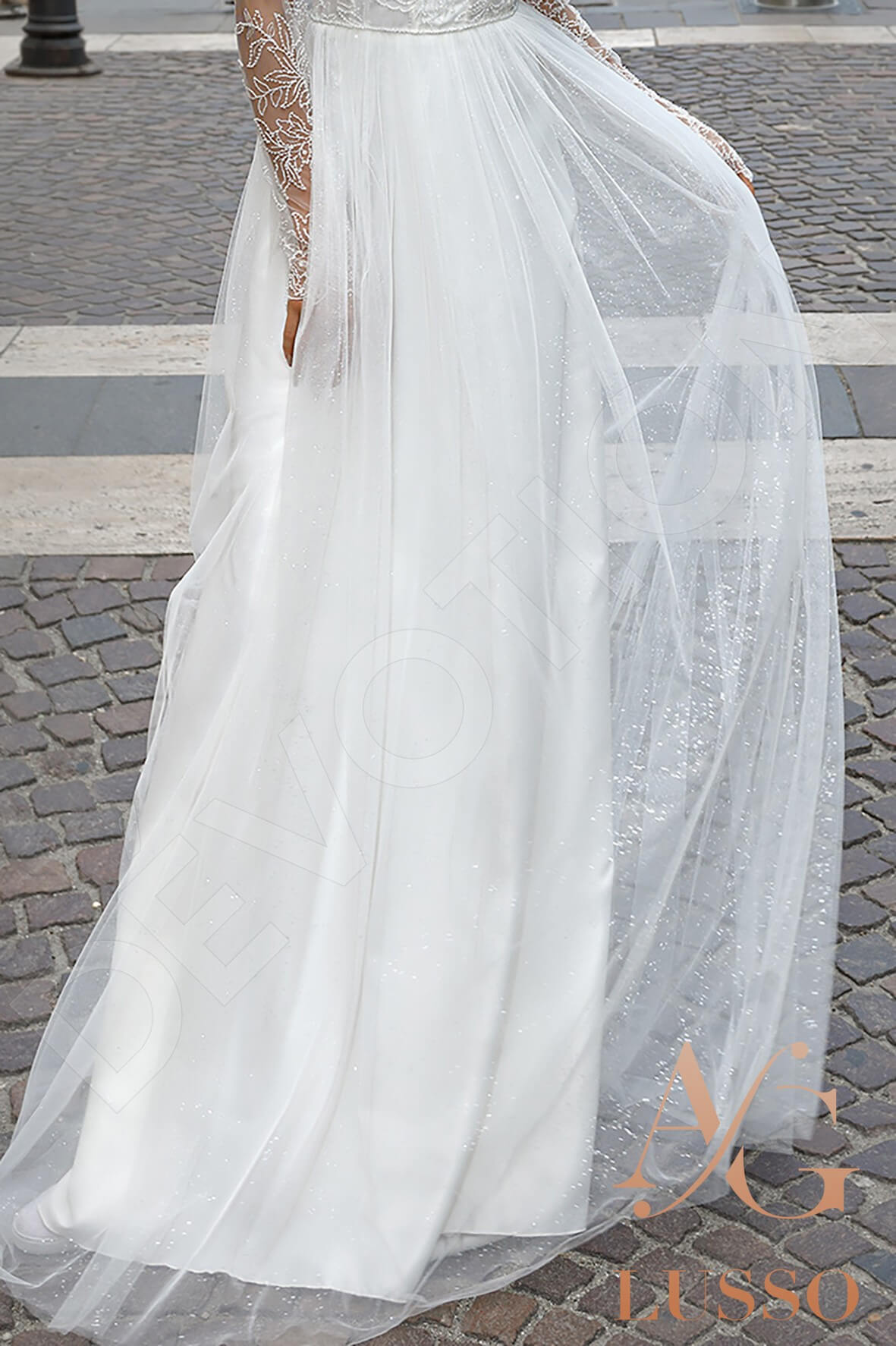 Vilma Open back A-line Long sleeve Wedding Dress 4