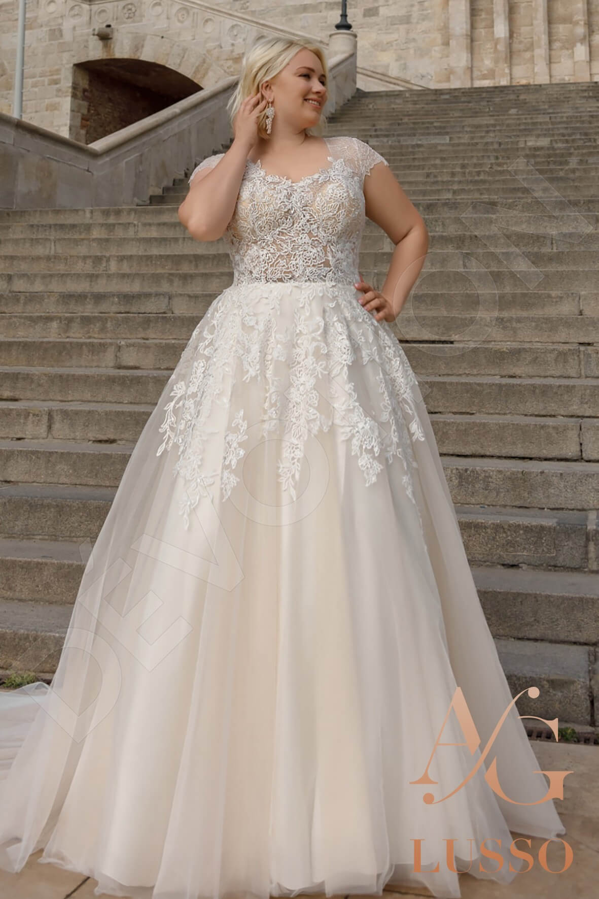 Montea A-line Scoop Ivory Wedding dress