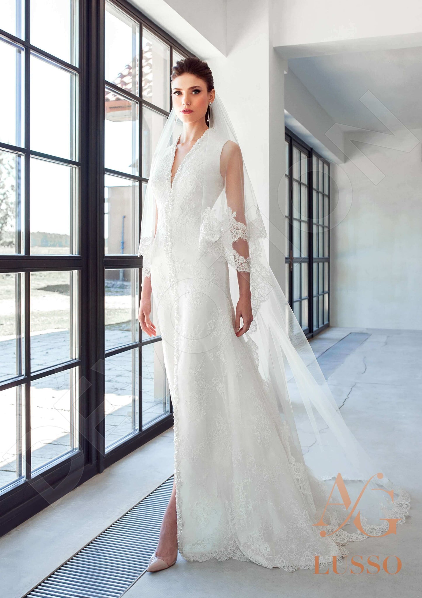Hermie Full back Sheath/Column Sleeveless Wedding Dress 3