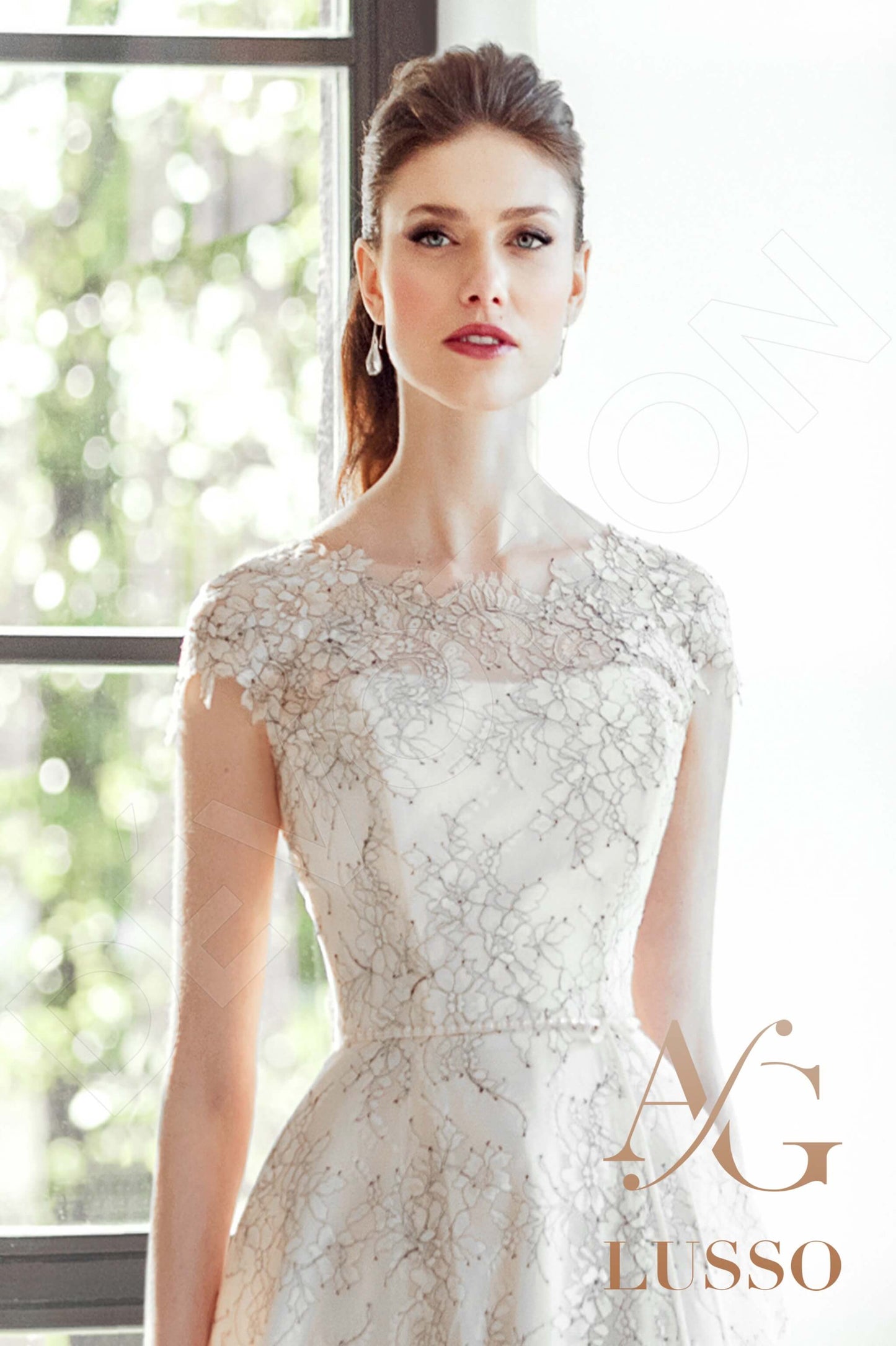 Stormia luxury Open back A-line Sleeveless Wedding Dress 2