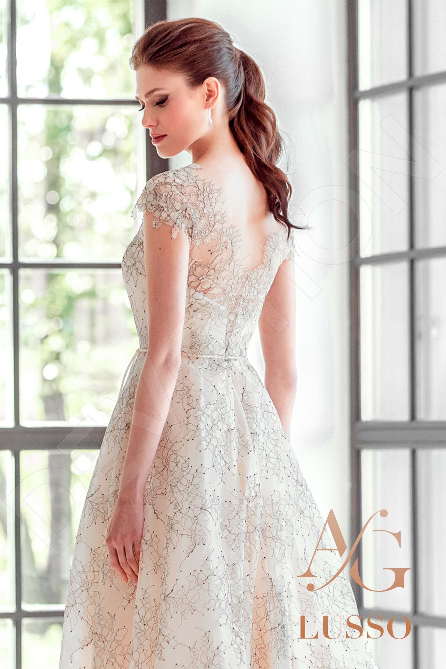 Stormia luxury Open back A-line Sleeveless Wedding Dress 3