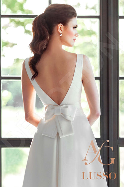 Dinisia mini Open back A-line Sleeveless Wedding Dress 5